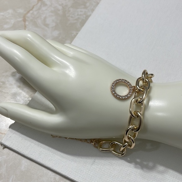 Gold Chain Circle Rhinestone Pendant Bracelet - Picture 9 of 11